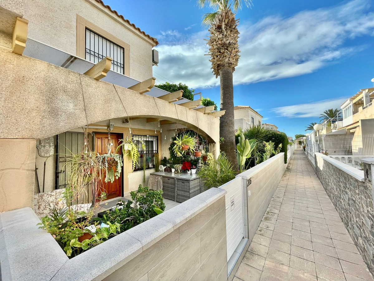 For sale - 3 Bedroom 1 Bathroom House - Townhouse in Orihuela - Playa Flamenca  - Alicante