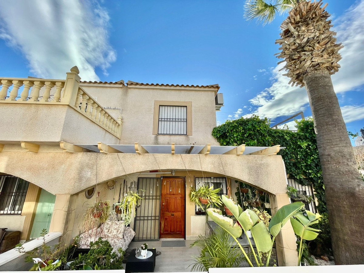 For sale - 3 Bedroom 1 Bathroom House - Townhouse in Orihuela - Playa Flamenca  - Alicante
