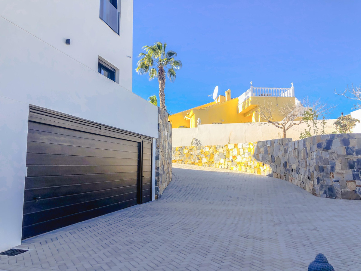 For sale - 6 Bedroom 5 Bathroom House - Detached Villa in Rojales - Ciudad Quesada  - Alicante