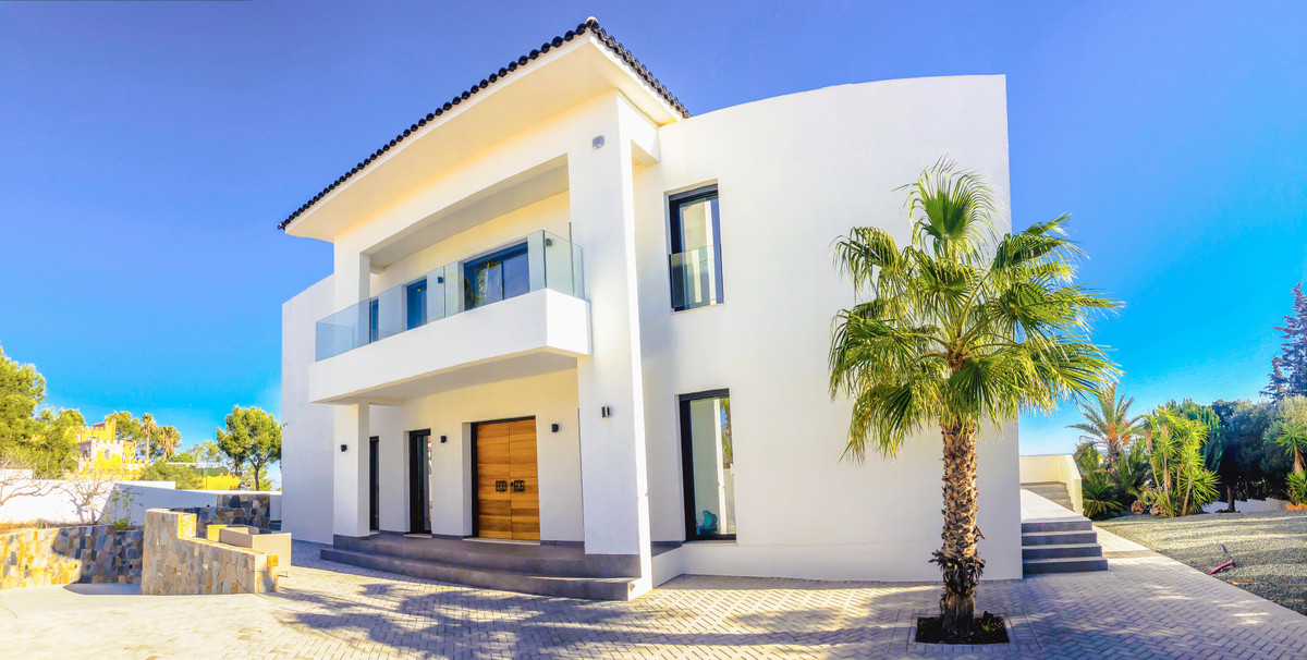 For sale - 6 Bedroom 5 Bathroom House - Detached Villa in Rojales - Ciudad Quesada  - Alicante