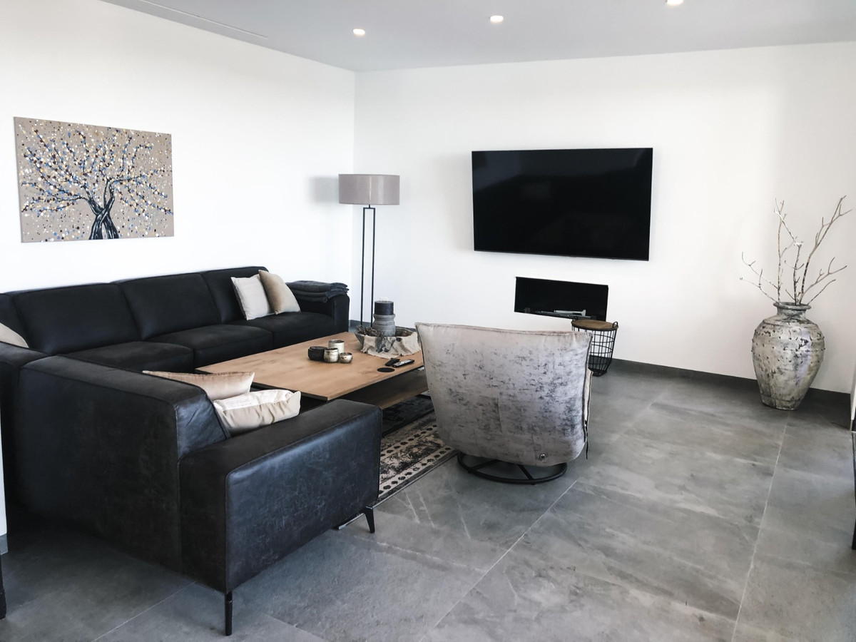 For sale - 6 Bedroom 5 Bathroom House - Detached Villa in Rojales - Ciudad Quesada  - Alicante