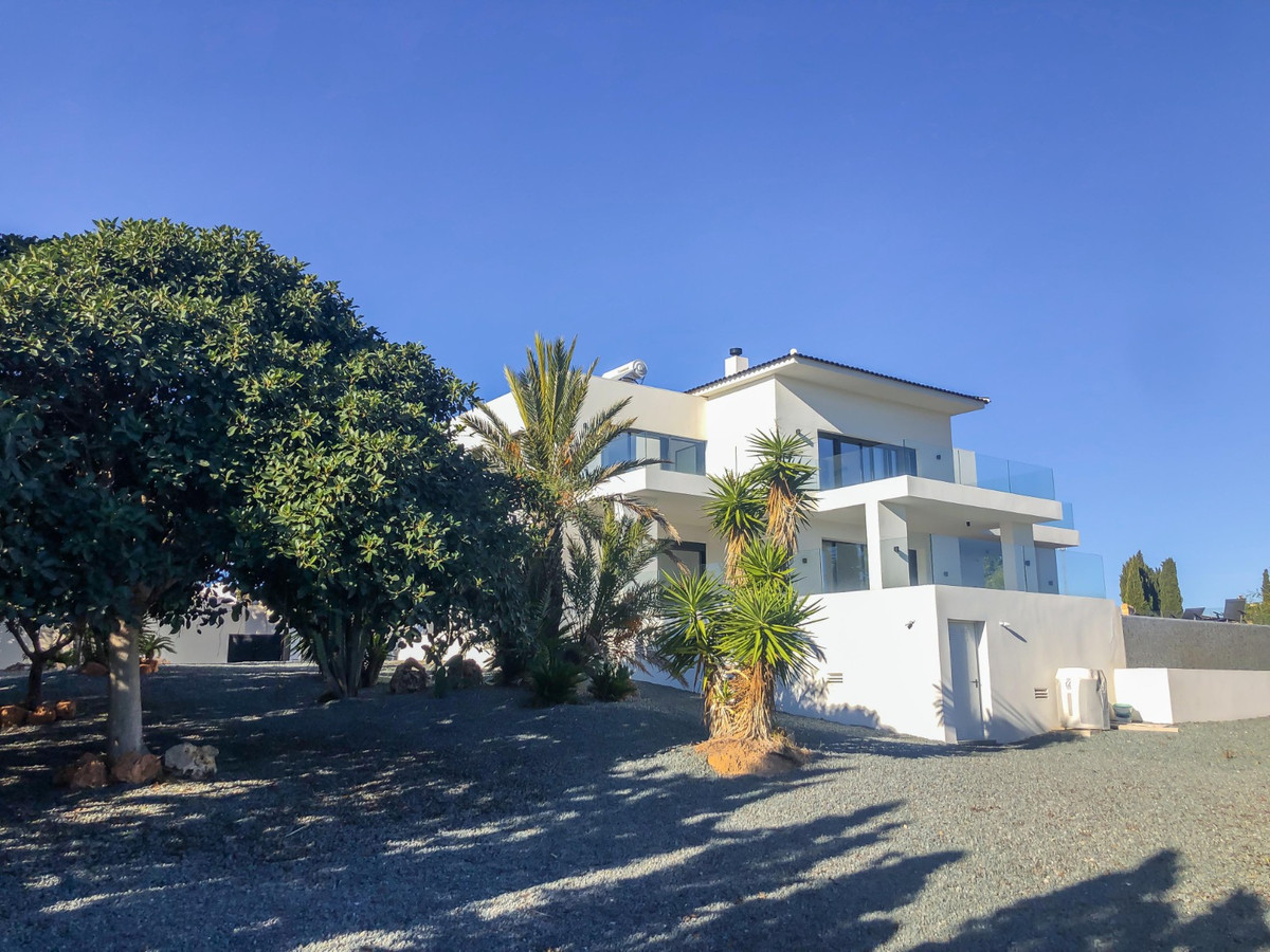 For sale - 6 Bedroom 5 Bathroom House - Detached Villa in Rojales - Ciudad Quesada  - Alicante