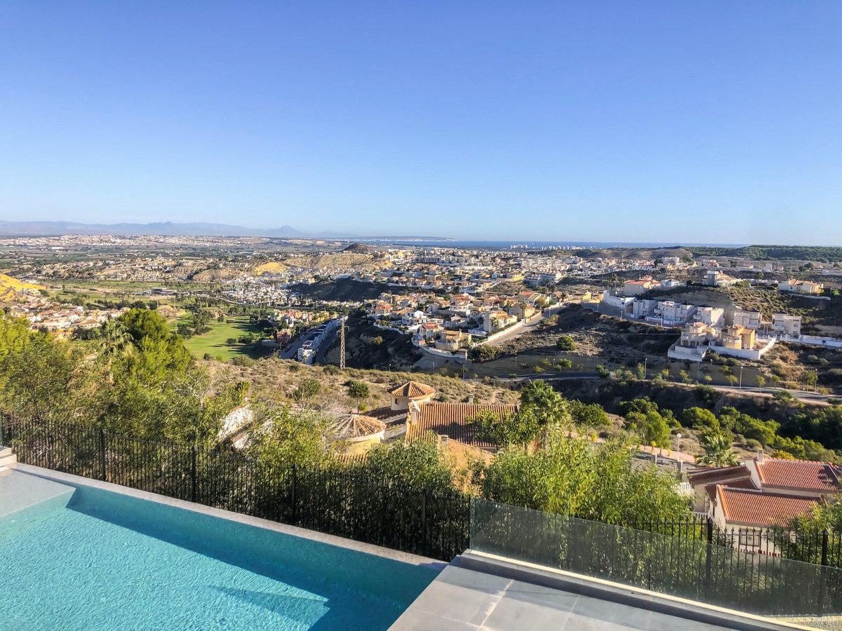 For sale - 6 Bedroom 5 Bathroom House - Detached Villa in Rojales - Ciudad Quesada  - Alicante