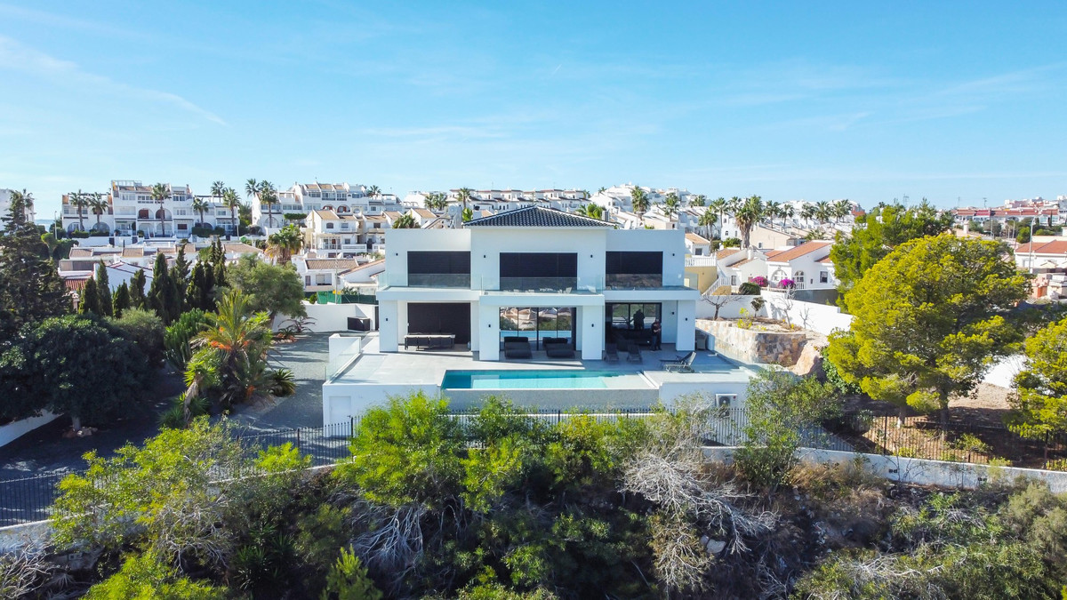 For sale - 6 Bedroom 5 Bathroom House - Detached Villa in Rojales - Ciudad Quesada  - Alicante