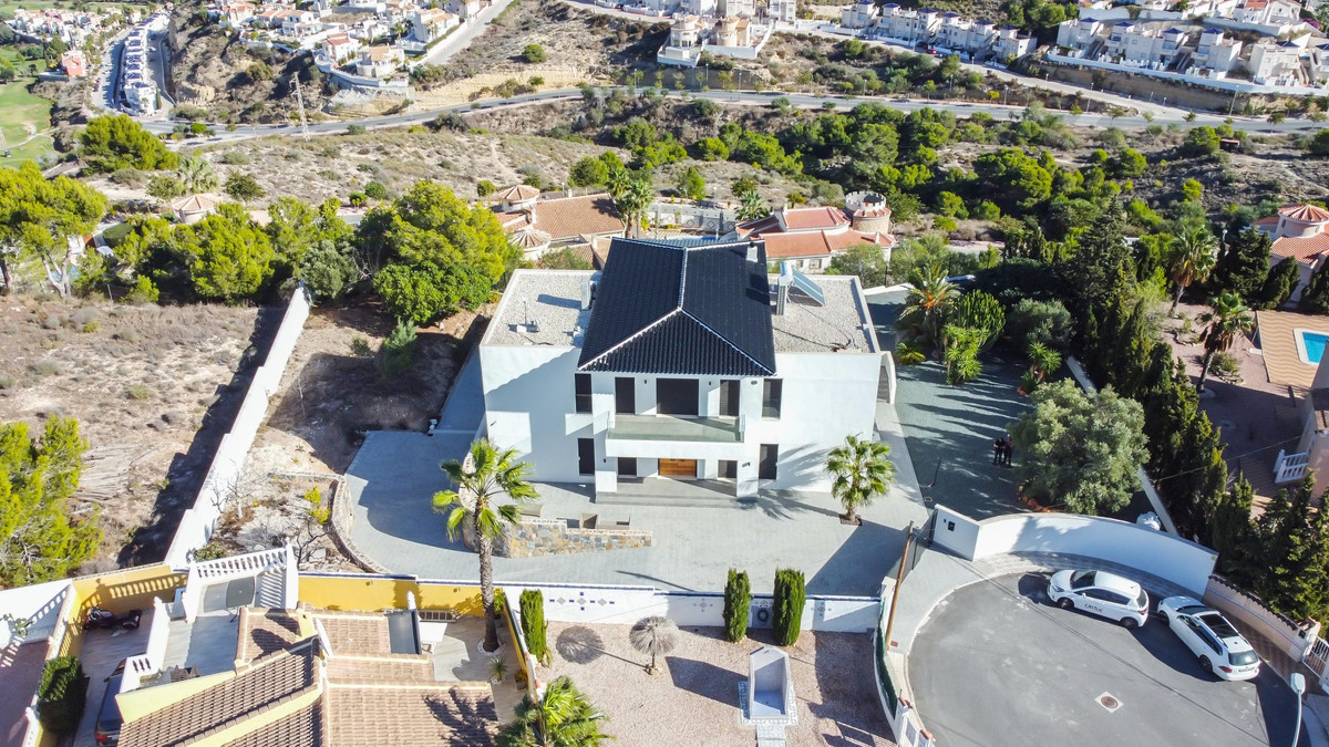 For sale - 6 Bedroom 5 Bathroom House - Detached Villa in Rojales - Ciudad Quesada  - Alicante