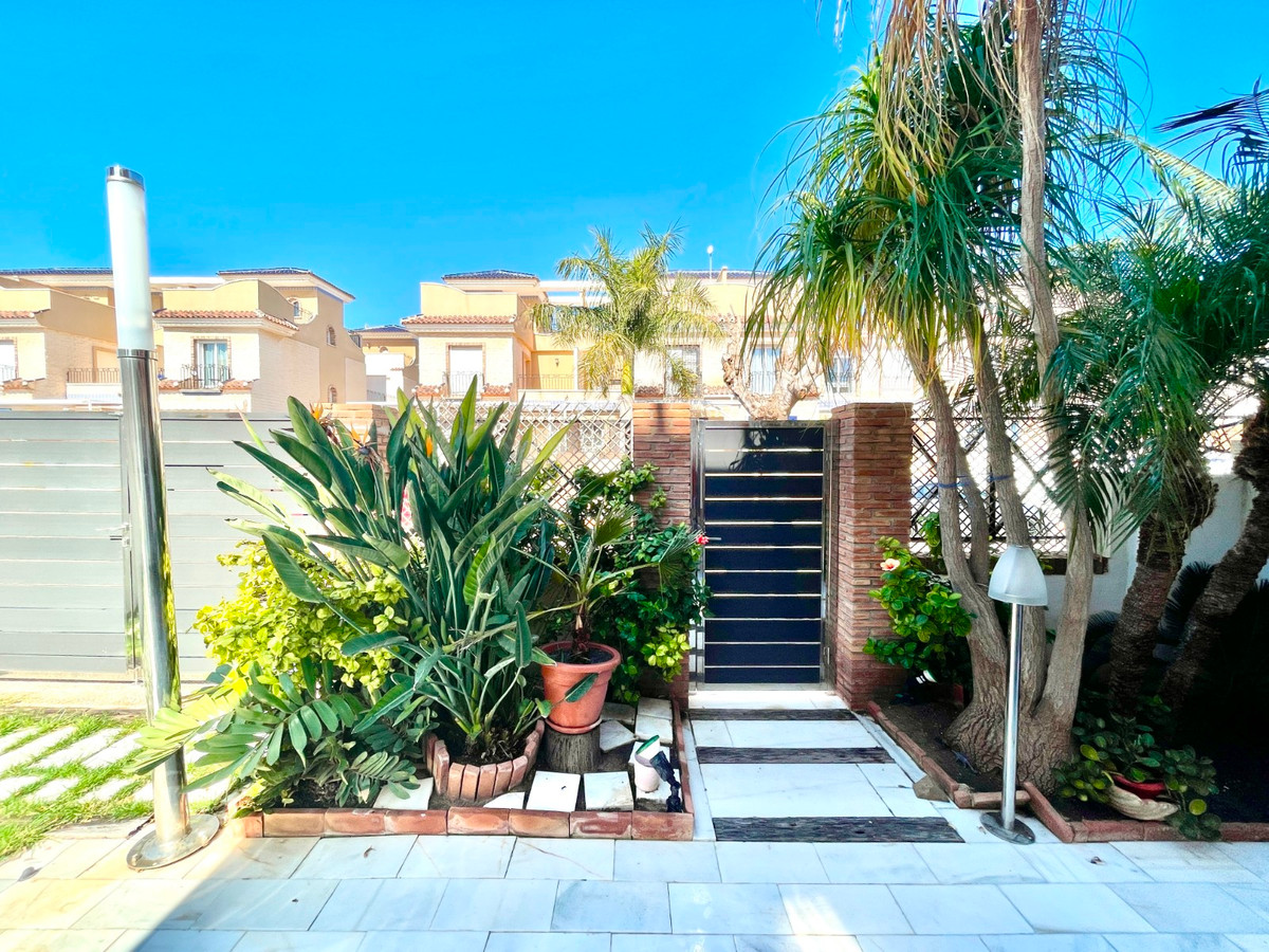 For sale - 4 Bedroom 3 Bathroom House - Townhouse in Pilar de la Horadada - Torre de la Horadada  - Alicante