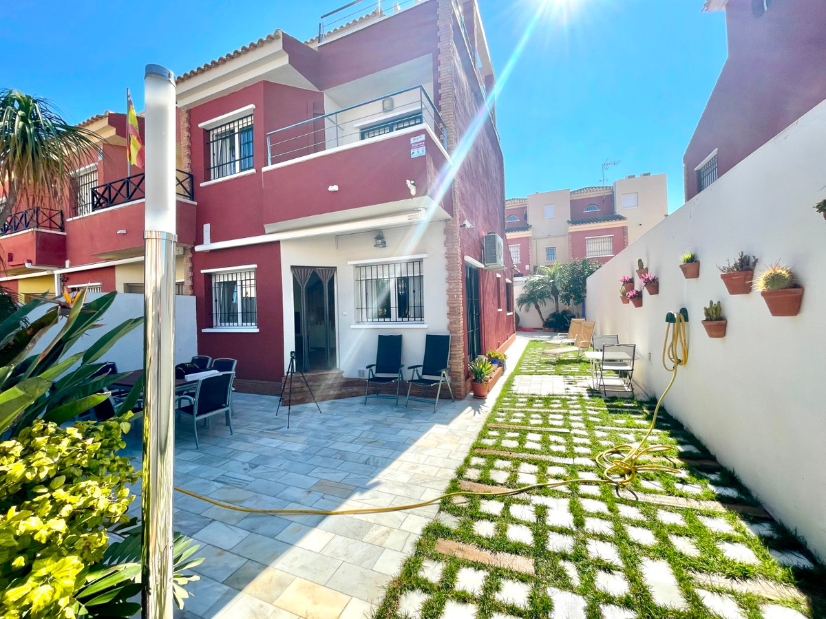 For sale - 4 Bedroom 3 Bathroom House - Townhouse in Pilar de la Horadada - Torre de la Horadada  - Alicante