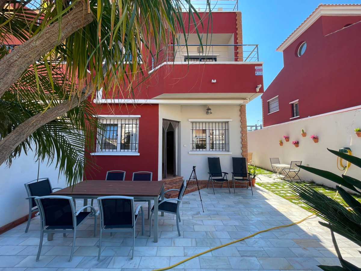 For sale - 4 Bedroom 3 Bathroom House - Townhouse in Pilar de la Horadada - Torre de la Horadada  - Alicante