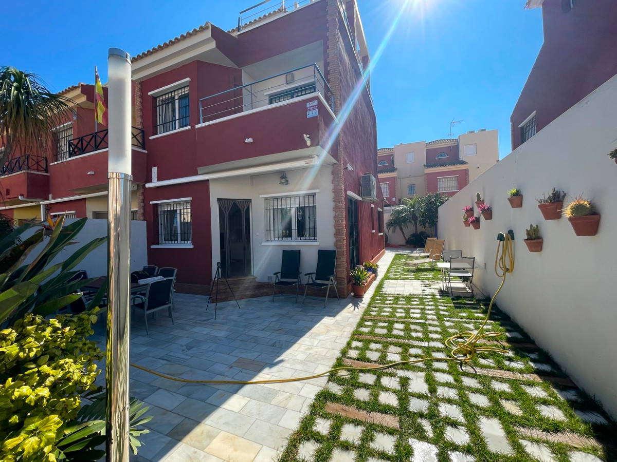 For sale - 4 Bedroom 3 Bathroom House - Townhouse in Pilar de la Horadada - Torre de la Horadada  - Alicante