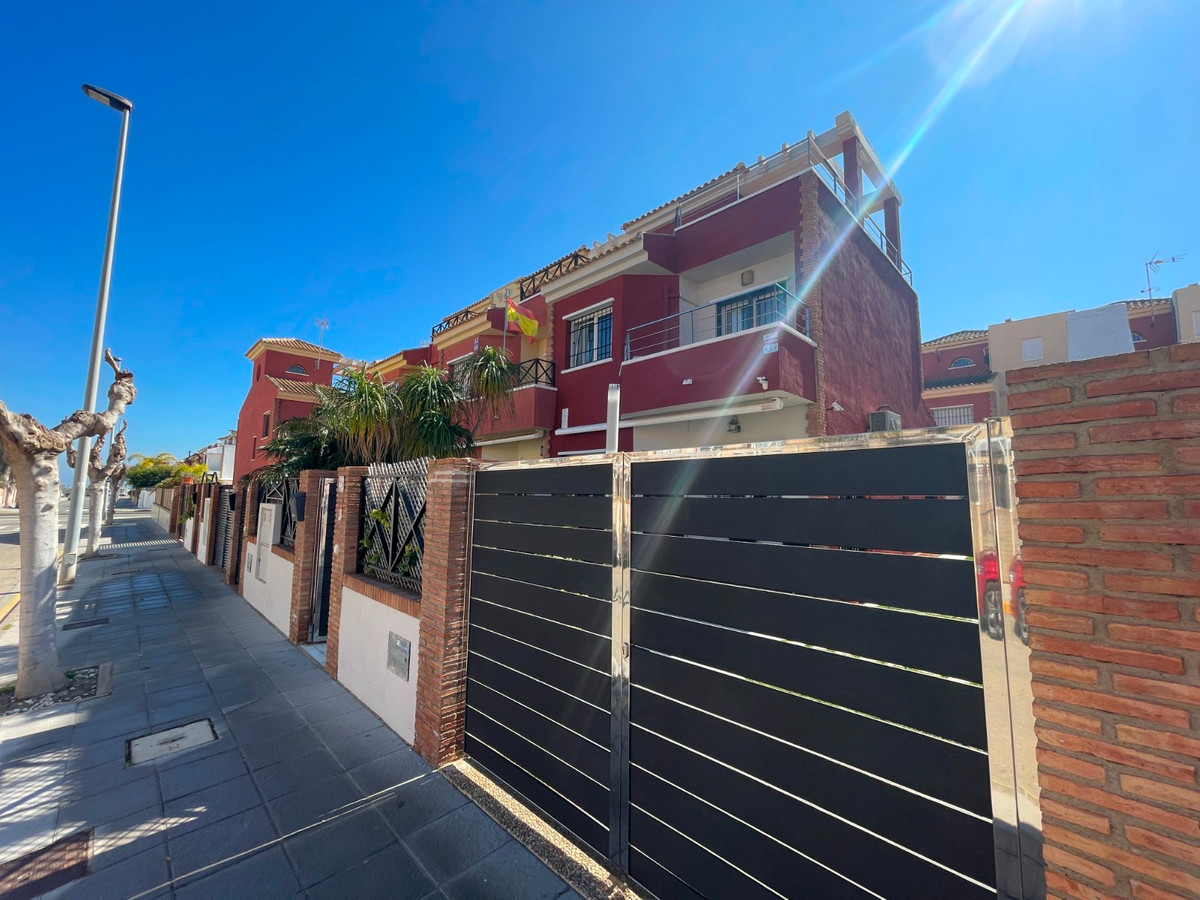 For sale - 4 Bedroom 3 Bathroom House - Townhouse in Pilar de la Horadada - Torre de la Horadada  - Alicante