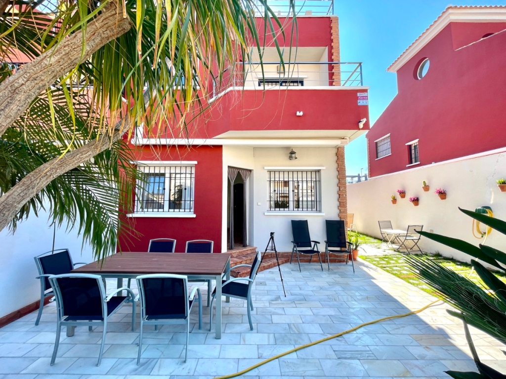 4 Bedroom 3 Bathroom House - Townhouse in Pilar de la Horadada