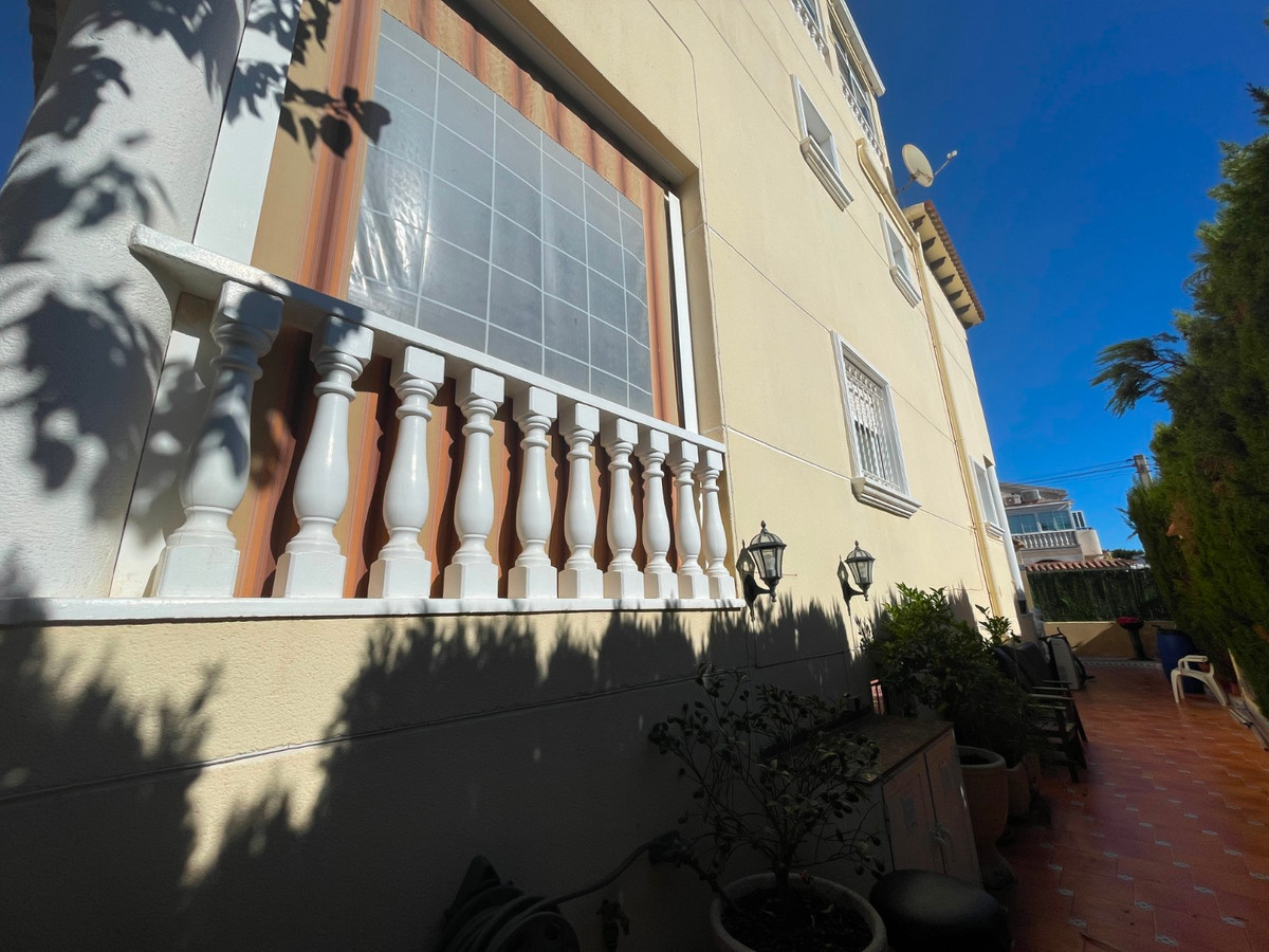 For sale - 4 Bedroom 3 Bathroom House - Detached Villa in Guardamar del Segura - Guardamar del Segura Centro  - Alicante