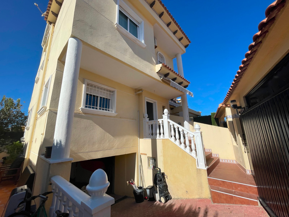 For sale - 4 Bedroom 3 Bathroom House - Detached Villa in Guardamar del Segura - Guardamar del Segura Centro  - Alicante