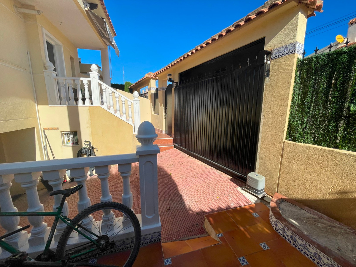 For sale - 4 Bedroom 3 Bathroom House - Detached Villa in Guardamar del Segura - Guardamar del Segura Centro  - Alicante