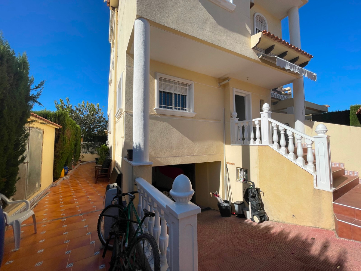 For sale - 4 Bedroom 3 Bathroom House - Detached Villa in Guardamar del Segura - Guardamar del Segura Centro  - Alicante
