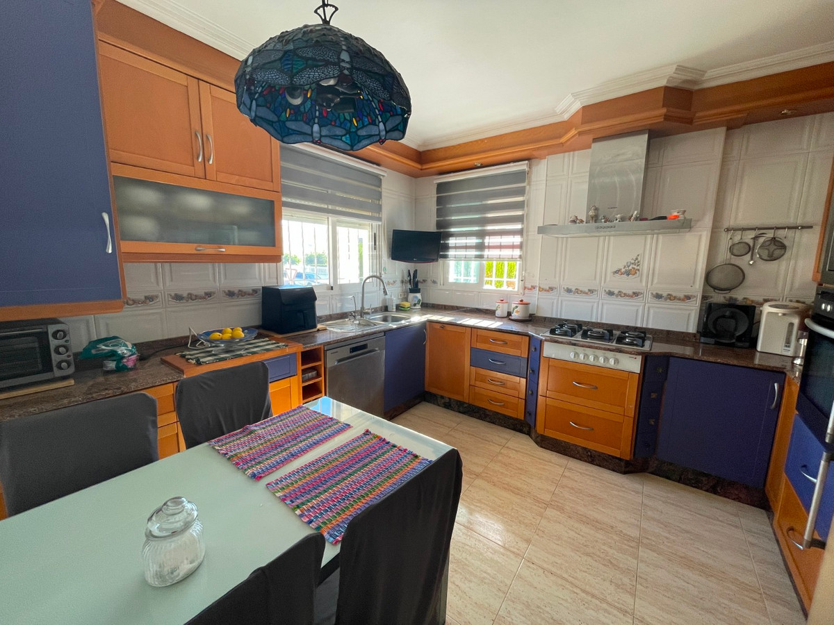 For sale - 4 Bedroom 3 Bathroom House - Detached Villa in Guardamar del Segura - Guardamar del Segura Centro  - Alicante