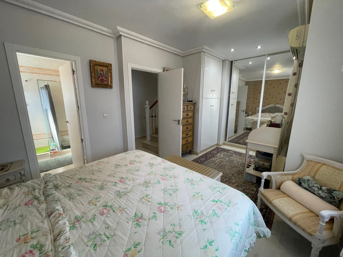 For sale - 4 Bedroom 3 Bathroom House - Detached Villa in Guardamar del Segura - Guardamar del Segura Centro  - Alicante