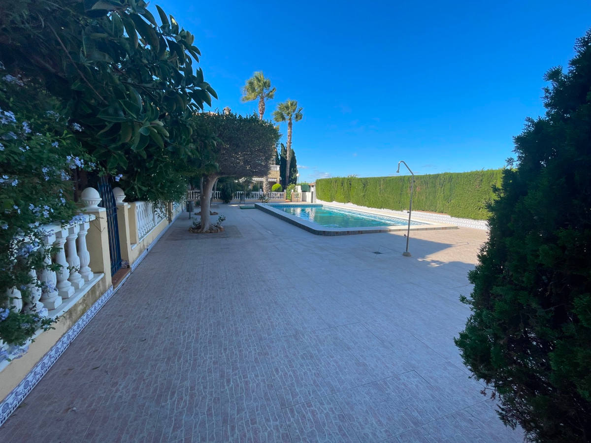 For sale - 4 Bedroom 3 Bathroom House - Detached Villa in Guardamar del Segura - Guardamar del Segura Centro  - Alicante
