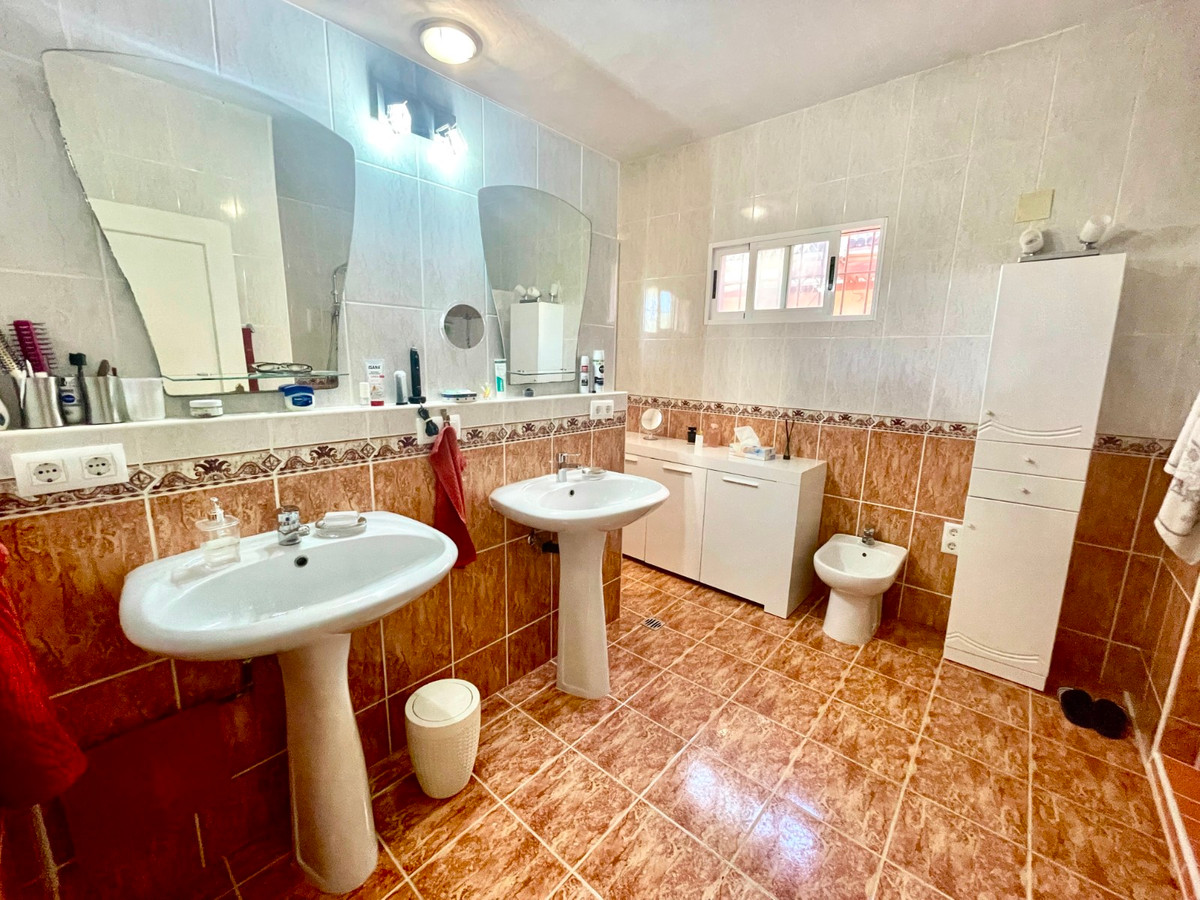 For sale - 5 Bedroom 4 Bathroom House - Finca - Cortijo in Crevillente - Crevillent - Crevillente - Crevillent Centro  - Alicante