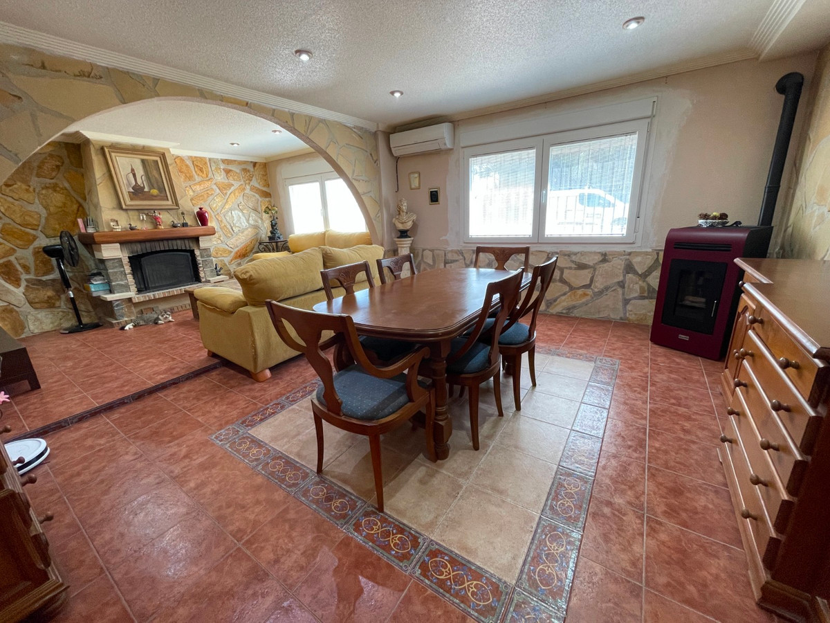 For sale - 4 Bedroom 2 Bathroom House - Detached Villa in Crevillente - Crevillent - Crevillente - Crevillent Centro  - Alicante