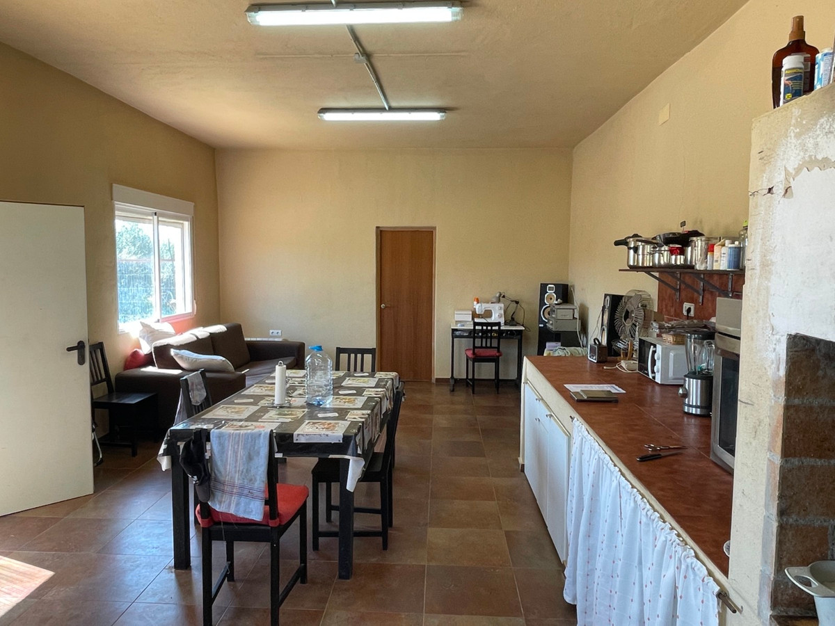 For sale - 4 Bedroom 2 Bathroom House - Detached Villa in Crevillente - Crevillent - Crevillente - Crevillent Centro  - Alicante