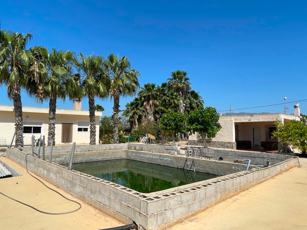 For sale - 4 Bedroom 2 Bathroom House - Detached Villa in Crevillente - Crevillent - Crevillente - Crevillent Centro  - Alicante