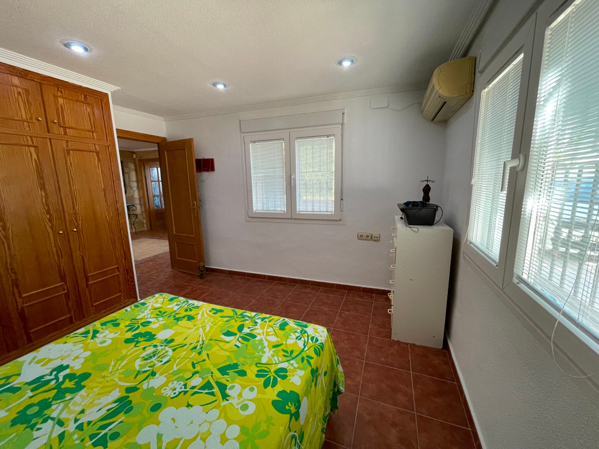 For sale - 4 Bedroom 2 Bathroom House - Detached Villa in Crevillente - Crevillent - Crevillente - Crevillent Centro  - Alicante