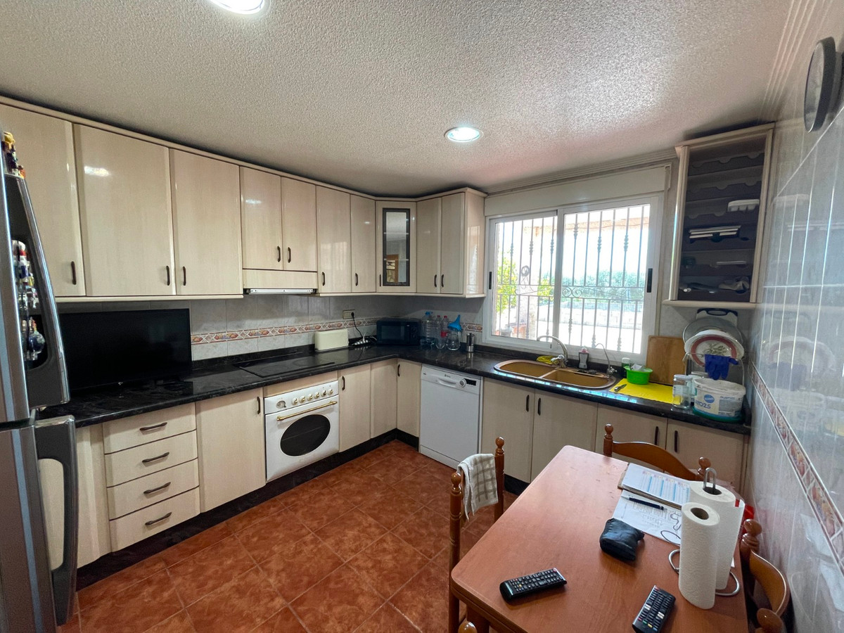 For sale - 4 Bedroom 2 Bathroom House - Detached Villa in Crevillente - Crevillent - Crevillente - Crevillent Centro  - Alicante