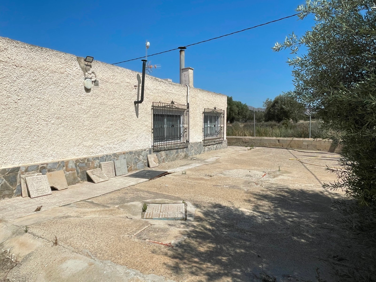 For sale - 4 Bedroom 2 Bathroom House - Detached Villa in Crevillente - Crevillent - Crevillente - Crevillent Centro  - Alicante