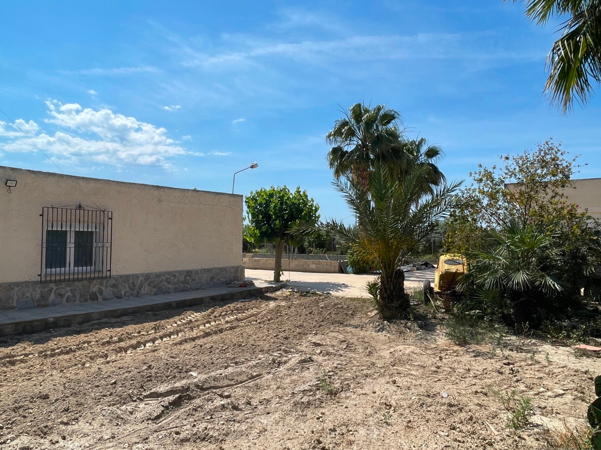 For sale - 4 Bedroom 2 Bathroom House - Detached Villa in Crevillente - Crevillent - Crevillente - Crevillent Centro  - Alicante