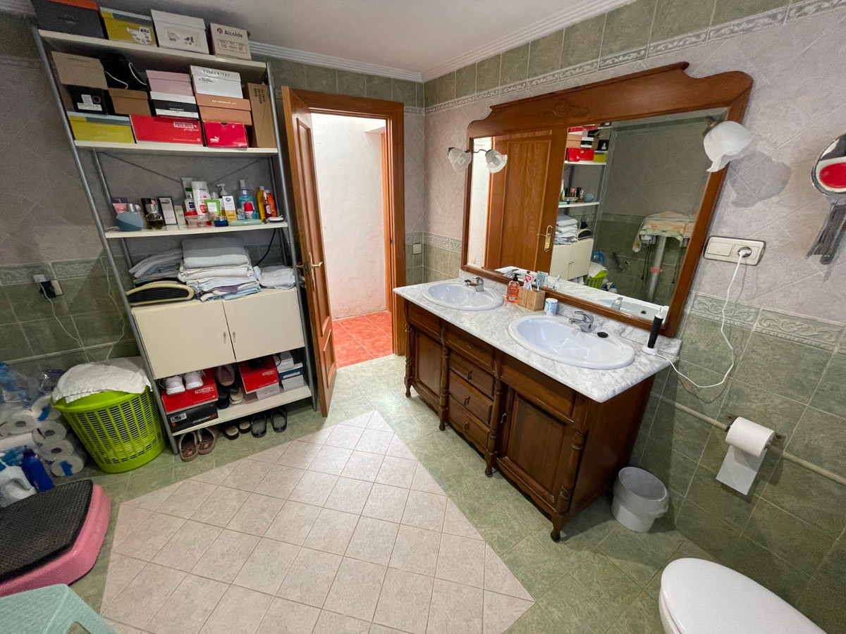 For sale - 4 Bedroom 2 Bathroom House - Detached Villa in Crevillente - Crevillent - Crevillente - Crevillent Centro  - Alicante