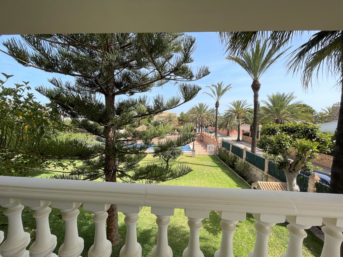 For sale - 8 Bedroom 4 Bathroom House - Detached Villa in Orihuela - Cabo Roig  - Alicante