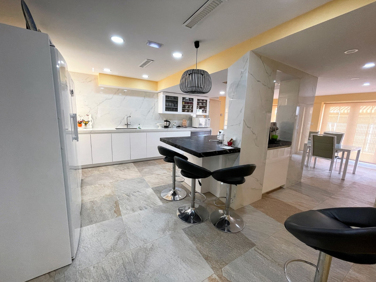 For sale - 8 Bedroom 4 Bathroom House - Detached Villa in Orihuela - Cabo Roig  - Alicante