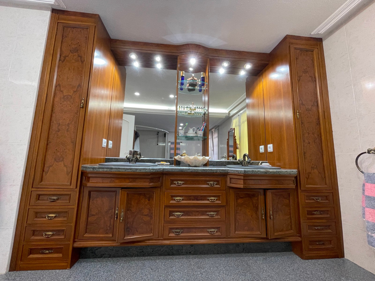 For sale - 8 Bedroom 4 Bathroom House - Detached Villa in Orihuela - Cabo Roig  - Alicante