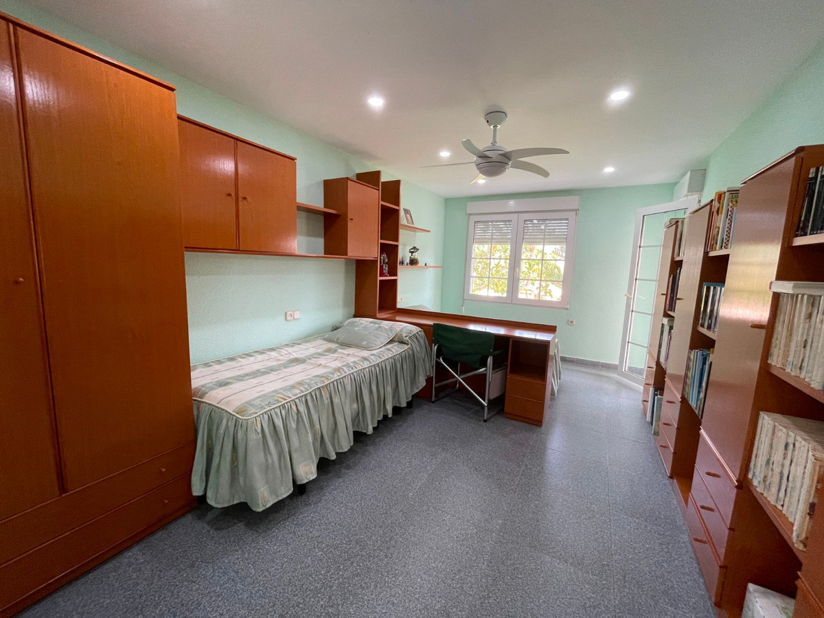 For sale - 8 Bedroom 4 Bathroom House - Detached Villa in Orihuela - Cabo Roig  - Alicante