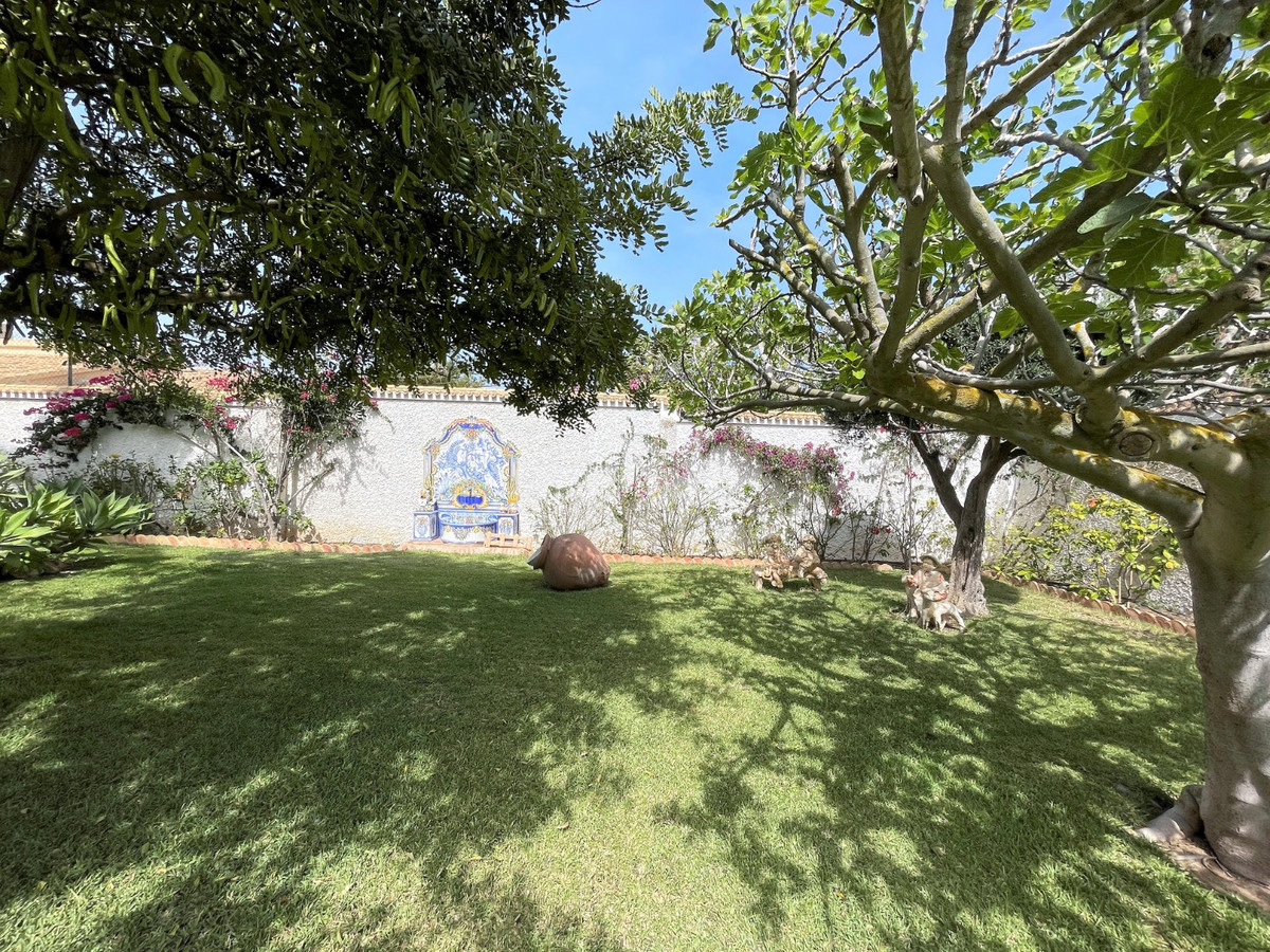 For sale - 8 Bedroom 4 Bathroom House - Detached Villa in Orihuela - Cabo Roig  - Alicante