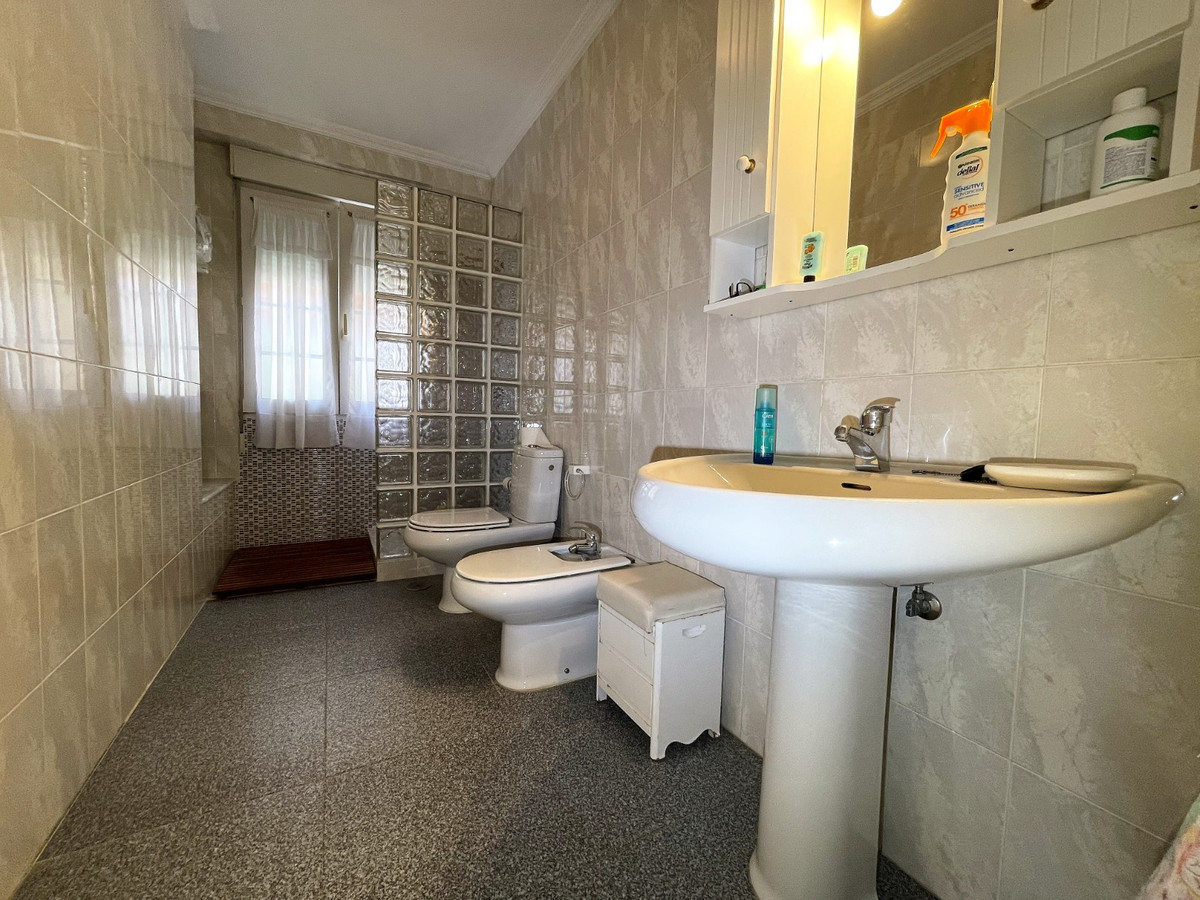 For sale - 8 Bedroom 4 Bathroom House - Detached Villa in Orihuela - Cabo Roig  - Alicante