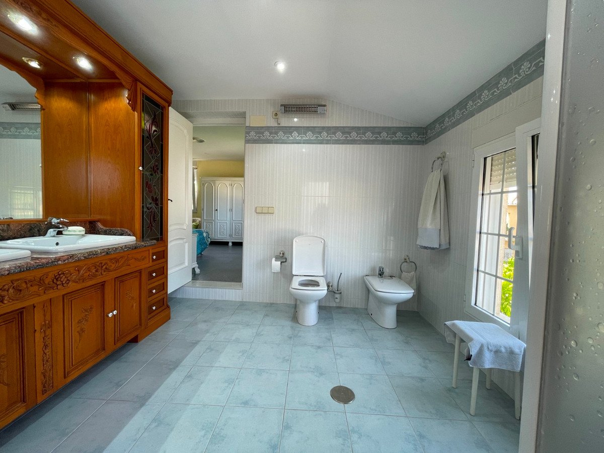 For sale - 8 Bedroom 4 Bathroom House - Detached Villa in Orihuela - Cabo Roig  - Alicante