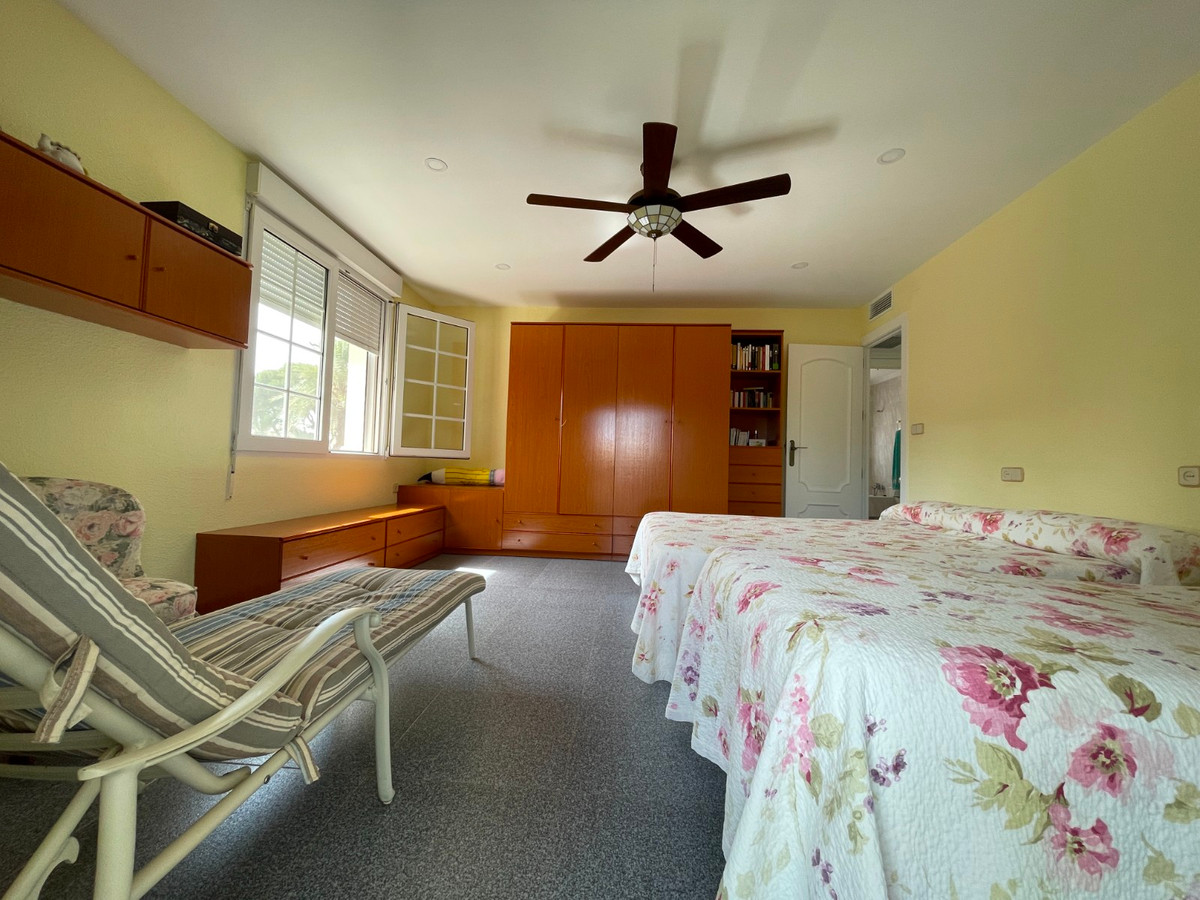 For sale - 8 Bedroom 4 Bathroom House - Detached Villa in Orihuela - Cabo Roig  - Alicante