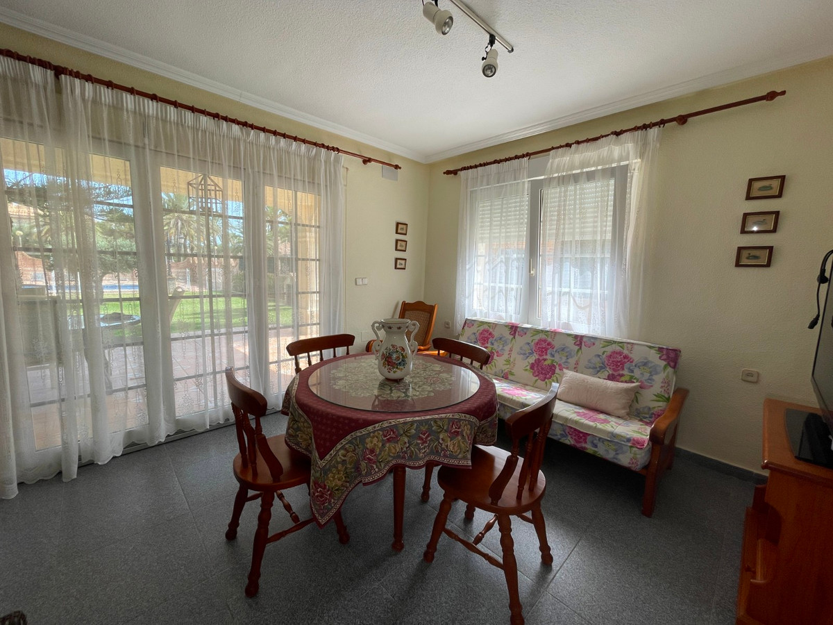 For sale - 8 Bedroom 4 Bathroom House - Detached Villa in Orihuela - Cabo Roig  - Alicante