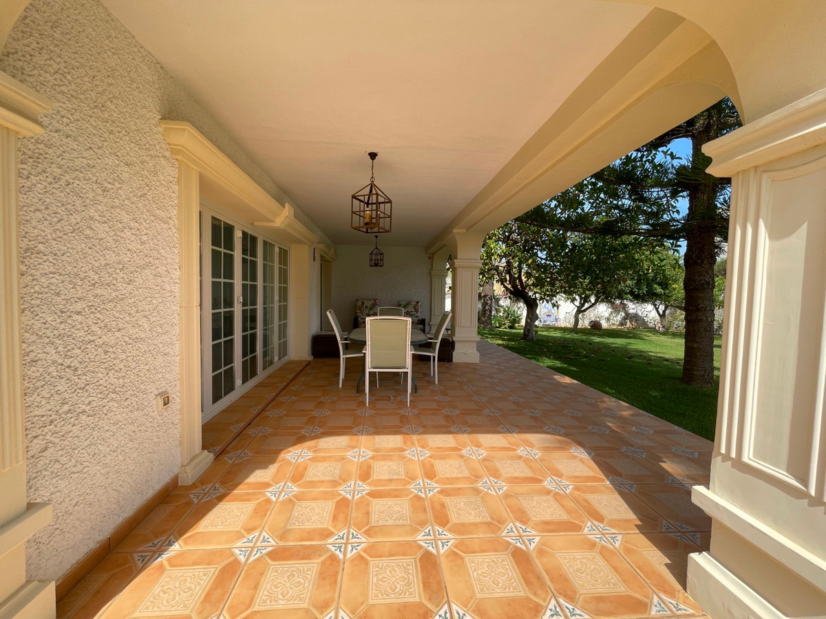 For sale - 8 Bedroom 4 Bathroom House - Detached Villa in Orihuela - Cabo Roig  - Alicante