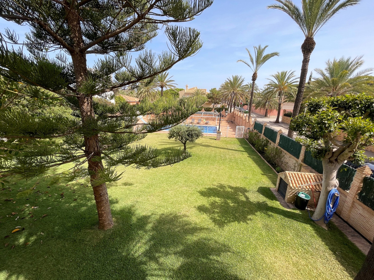 For sale - 8 Bedroom 4 Bathroom House - Detached Villa in Orihuela - Cabo Roig  - Alicante