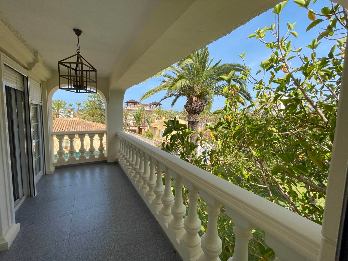 For sale - 8 Bedroom 4 Bathroom House - Detached Villa in Orihuela - Cabo Roig  - Alicante