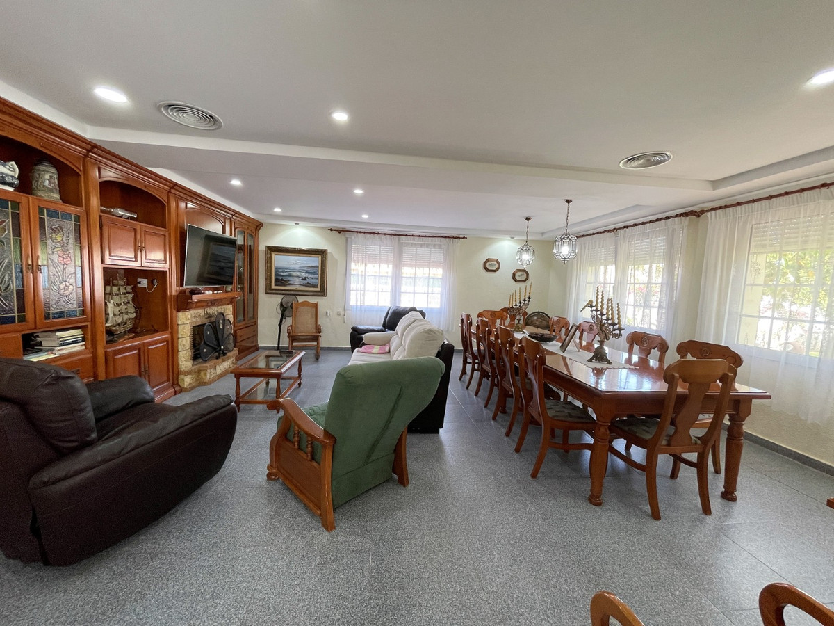 For sale - 8 Bedroom 4 Bathroom House - Detached Villa in Orihuela - Cabo Roig  - Alicante