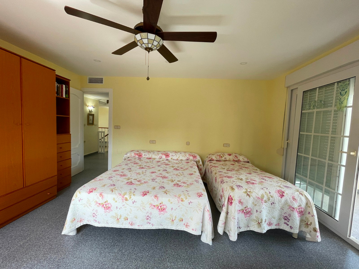 For sale - 8 Bedroom 4 Bathroom House - Detached Villa in Orihuela - Cabo Roig  - Alicante