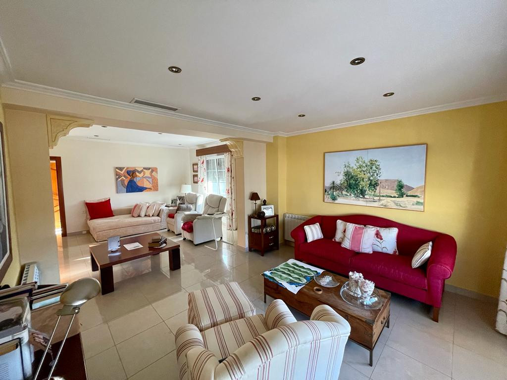 For sale - 7 Bedroom 4 Bathroom House - Detached Villa in Albatera - Albatera Centro  - Alicante