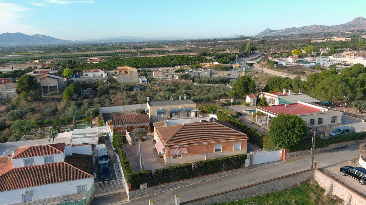 For sale - 7 Bedroom 4 Bathroom House - Detached Villa in Albatera - Albatera Centro  - Alicante