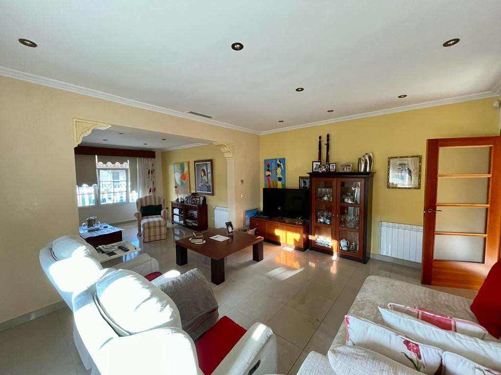 For sale - 7 Bedroom 4 Bathroom House - Detached Villa in Albatera - Albatera Centro  - Alicante