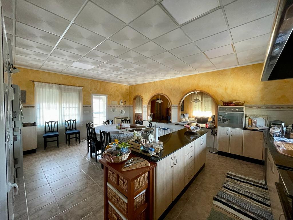 For sale - 7 Bedroom 4 Bathroom House - Detached Villa in Albatera - Albatera Centro  - Alicante