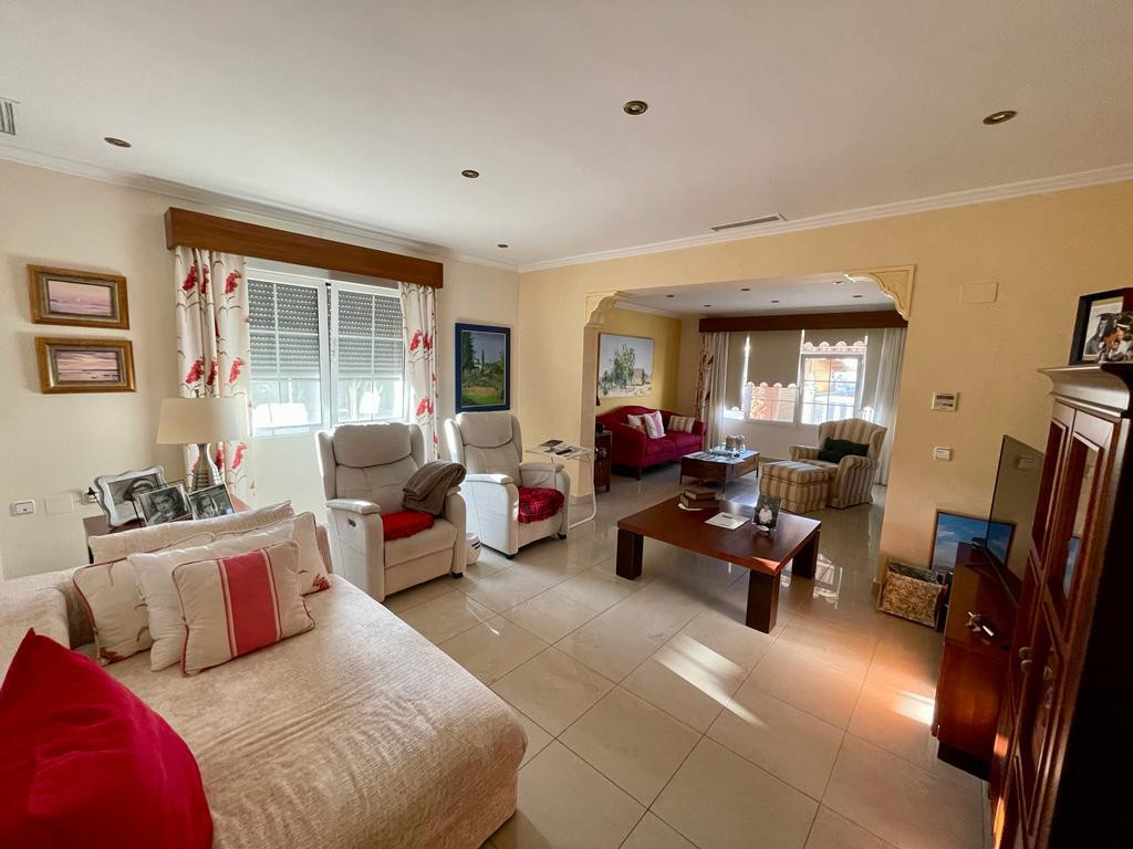 For sale - 7 Bedroom 4 Bathroom House - Detached Villa in Albatera - Albatera Centro  - Alicante